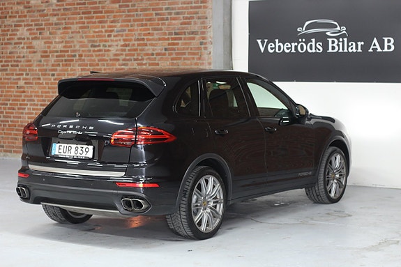 Porsche Cayenne Turbo 8 of 22