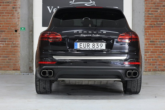 Porsche Cayenne Turbo 10 of 22