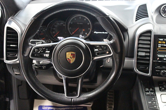 Porsche Cayenne Turbo 12 of 24