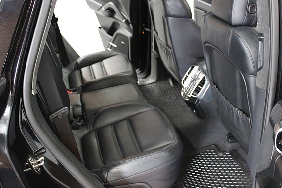 Porsche Cayenne Turbo 16 of 22