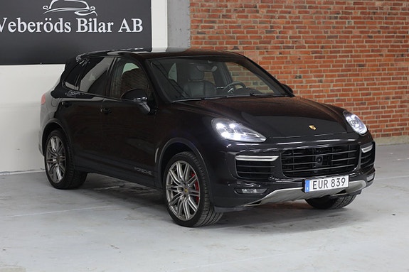 Porsche Cayenne Turbo 4 of 22