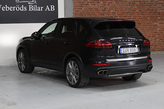 Porsche Cayenne Turbo 9 of 22