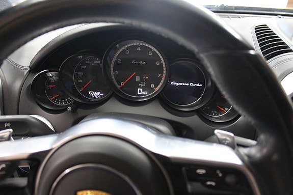 Porsche Cayenne Turbo 13 of 24