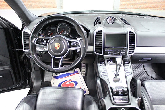 Porsche Cayenne Turbo 13 of 22