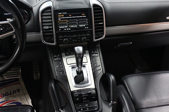 Porsche Cayenne Turbo 16 of 24