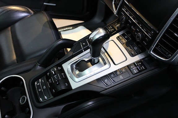 Porsche Cayenne Turbo 18 of 30