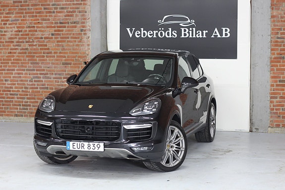 Porsche Cayenne Turbo 2 of 22