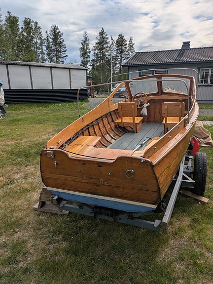 2 st. helrenoverade motorbåtar från mitten av 30-alet 3 of 3