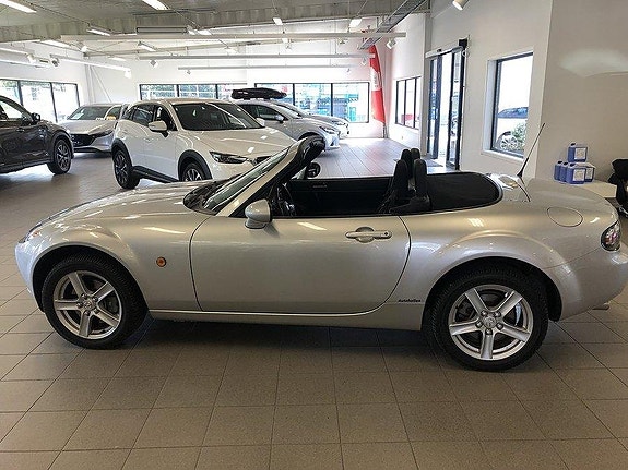 Mazda MX-5 4 of 6