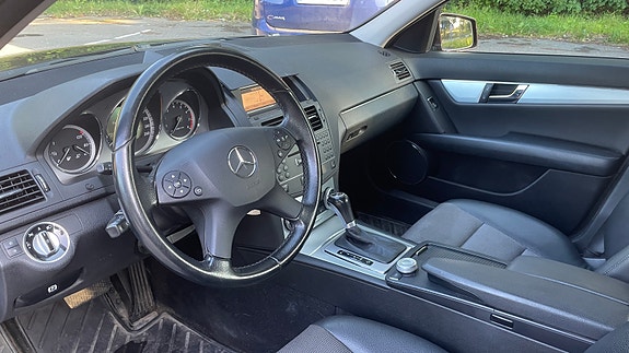 Mercedes-Benz C180 11 of 22