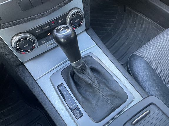 Mercedes-Benz C180 17 of 22