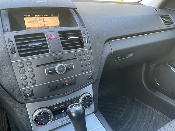 Mercedes-Benz C180 18 of 22