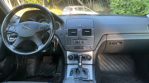 Mercedes-Benz C180 5 of 22