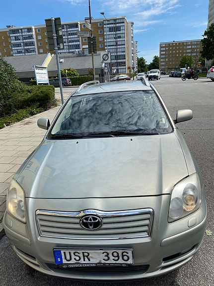 Toyota Avensis 2 of 13