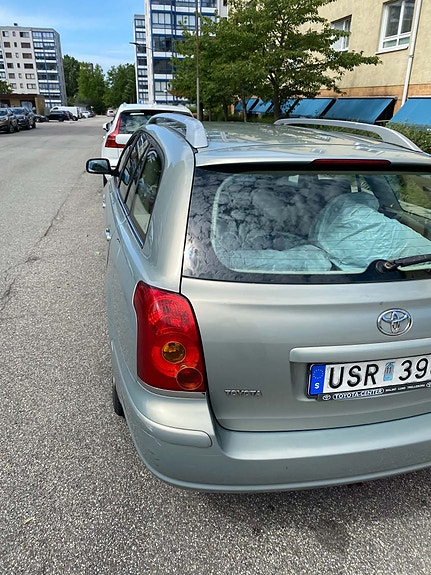 Toyota Avensis 5 of 13