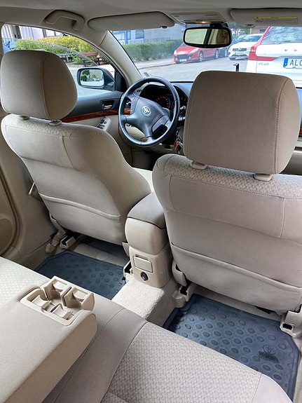Toyota Avensis 9 of 13