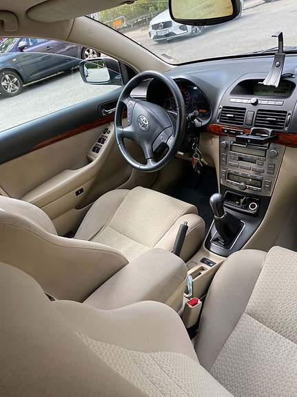 Toyota Avensis 7 of 13