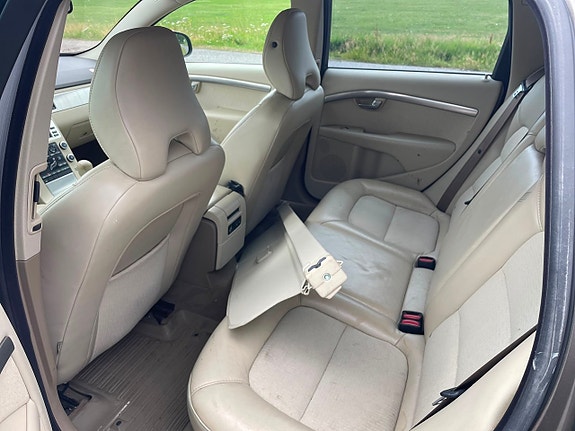 Volvo V70 9 of 14