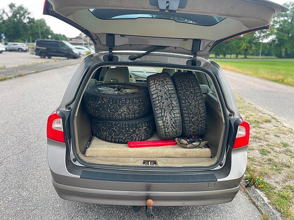Volvo V70 12 of 14