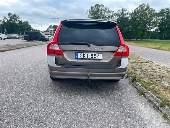 Volvo V70 4 of 14