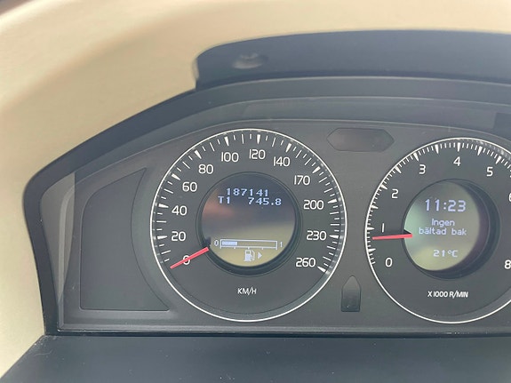 Volvo V70 8 of 14