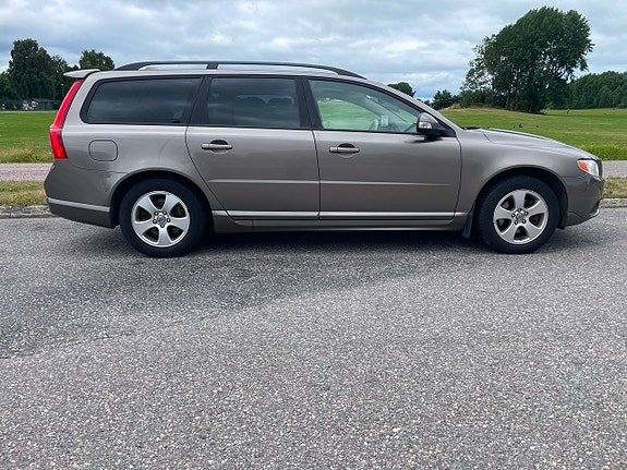 Volvo V70 2 of 14