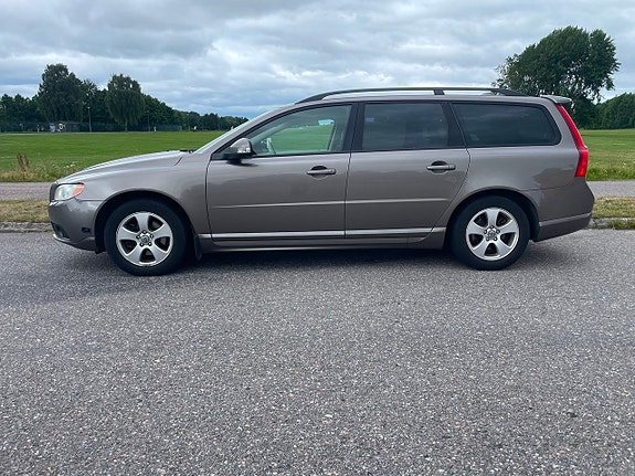 Volvo V70 3 of 14