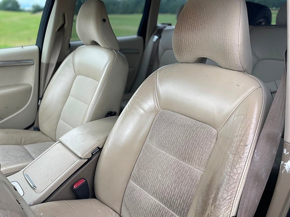 Volvo V70 7 of 14