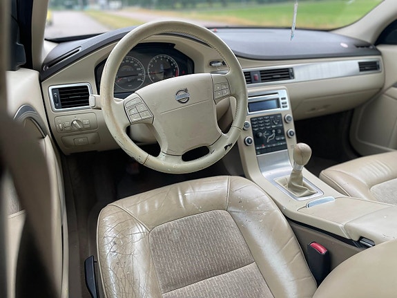 Volvo V70 6 of 14