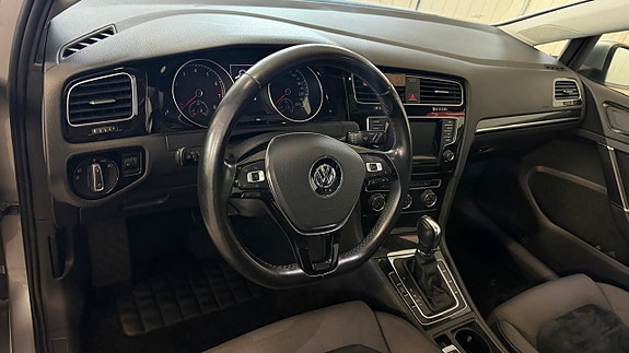 Volkswagen Golf VII 13 of 19