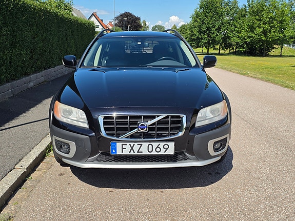 Volvo XC70 2 of 9