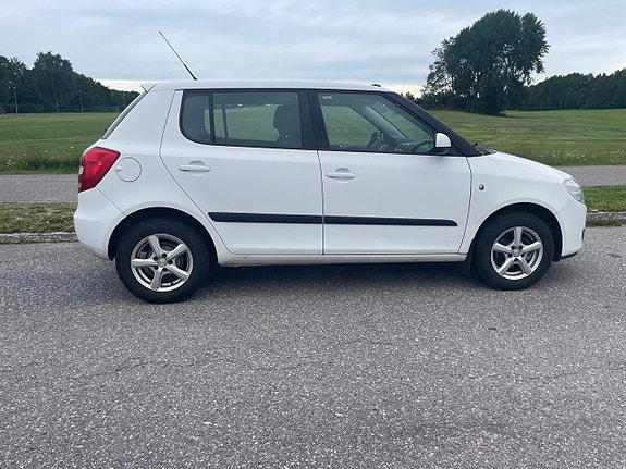 Skoda Fabia 2 of 13
