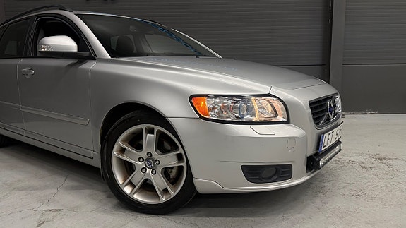 Volvo V50 3 of 25