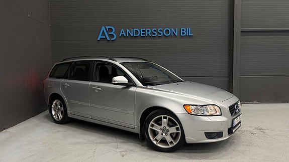 Volvo V50 2 of 25