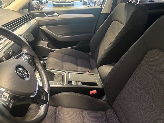 Volkswagen Passat 8 of 18