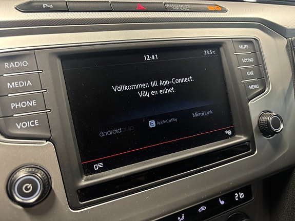 Volkswagen Passat 14 of 18