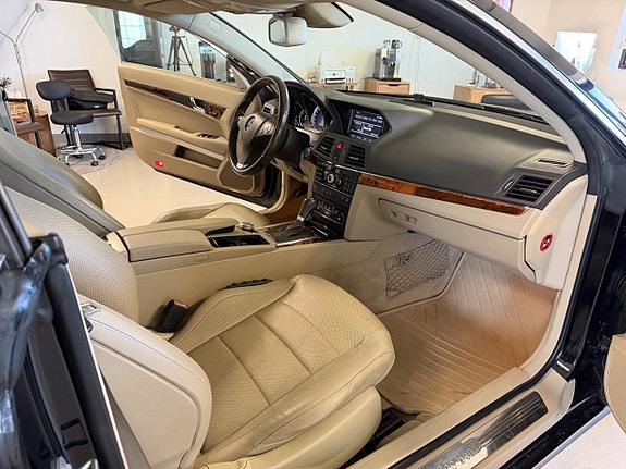 Mercedes-Benz E350 13 of 25