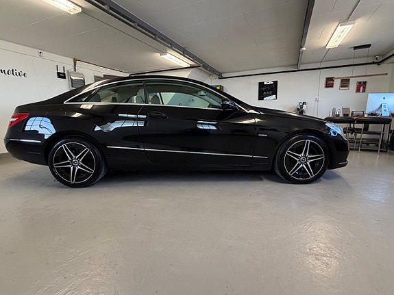 Mercedes-Benz E350 2 of 25