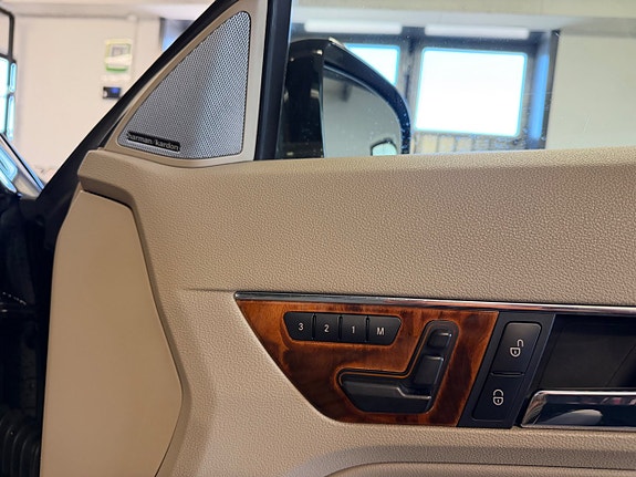 Mercedes-Benz E350 18 of 25