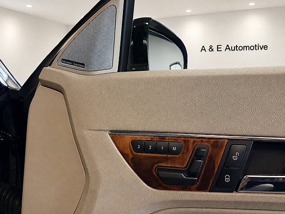 Mercedes-Benz E350 10 of 12