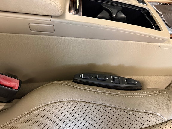 Mercedes-Benz E350 19 of 25