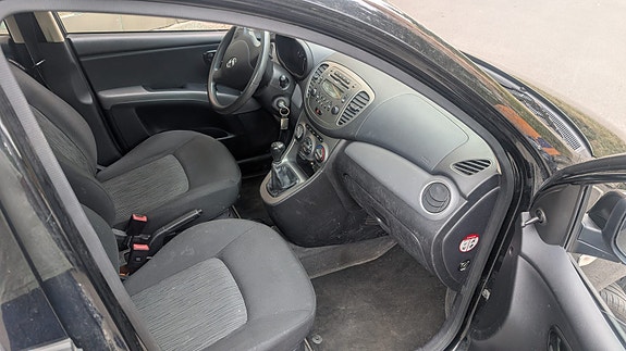 Hyundai i10 6 of 9