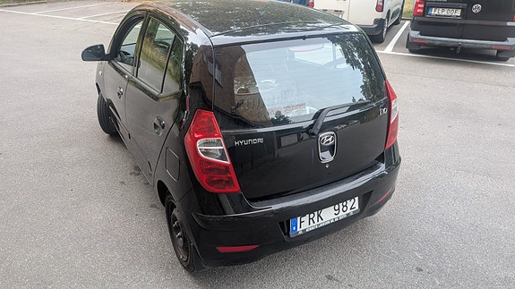Hyundai i10 2 of 9