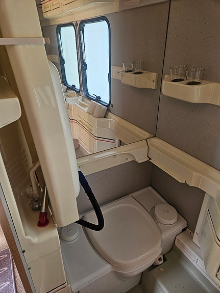 Adria Forma 460 6 of 8