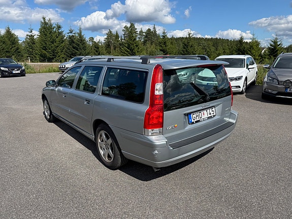Volvo V70 3 of 25