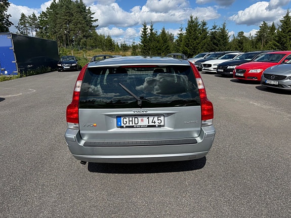 Volvo V70 4 of 25