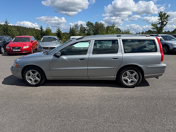 Volvo V70 2 of 25