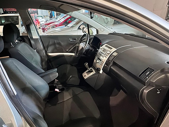 Toyota Corolla Verso 9 of 12