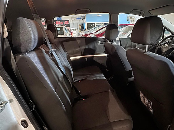 Toyota Corolla Verso 7 of 12