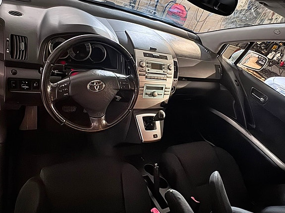 Toyota Corolla Verso 10 of 12